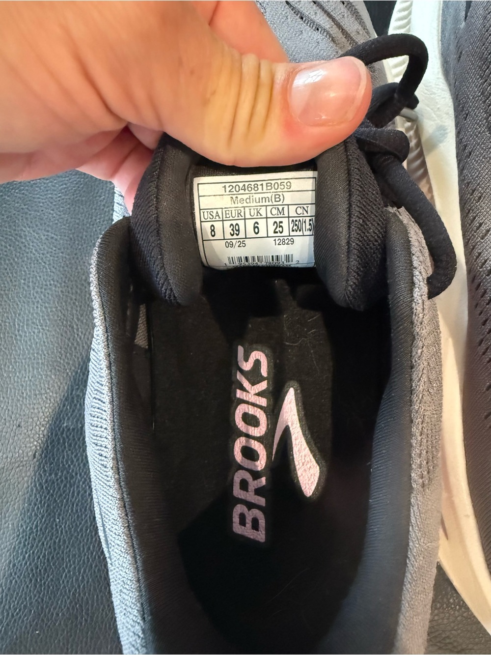 Brooks Women’s Glycerin Max 2 Running Shoes - Picture 10 of 12